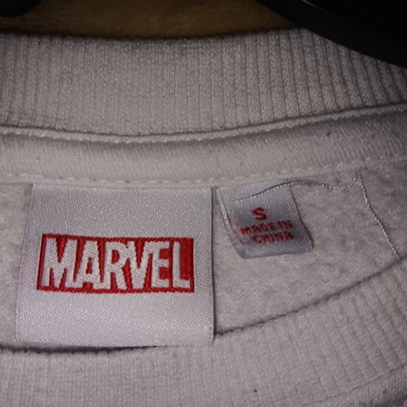 Men's size small,  Marvel Super Heroes sweatshirt - Picture 3 of 3